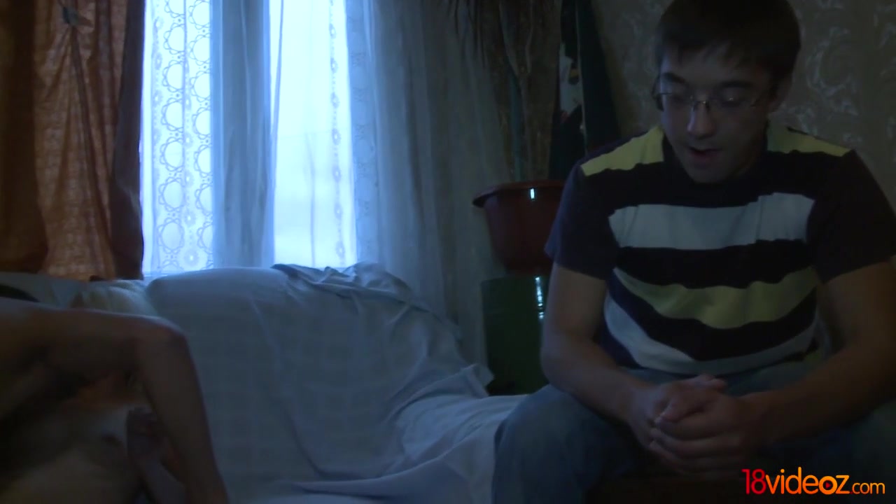 18 Videoz - Emma - Solving the rent problem