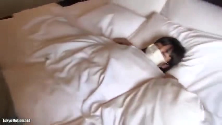 240616爆睡してる子の膣内で発射144