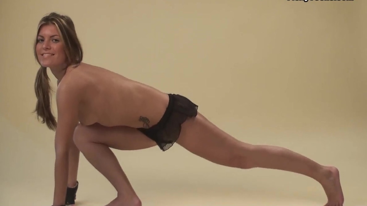 Alena Brezhneva Amazes With Her Flexibility