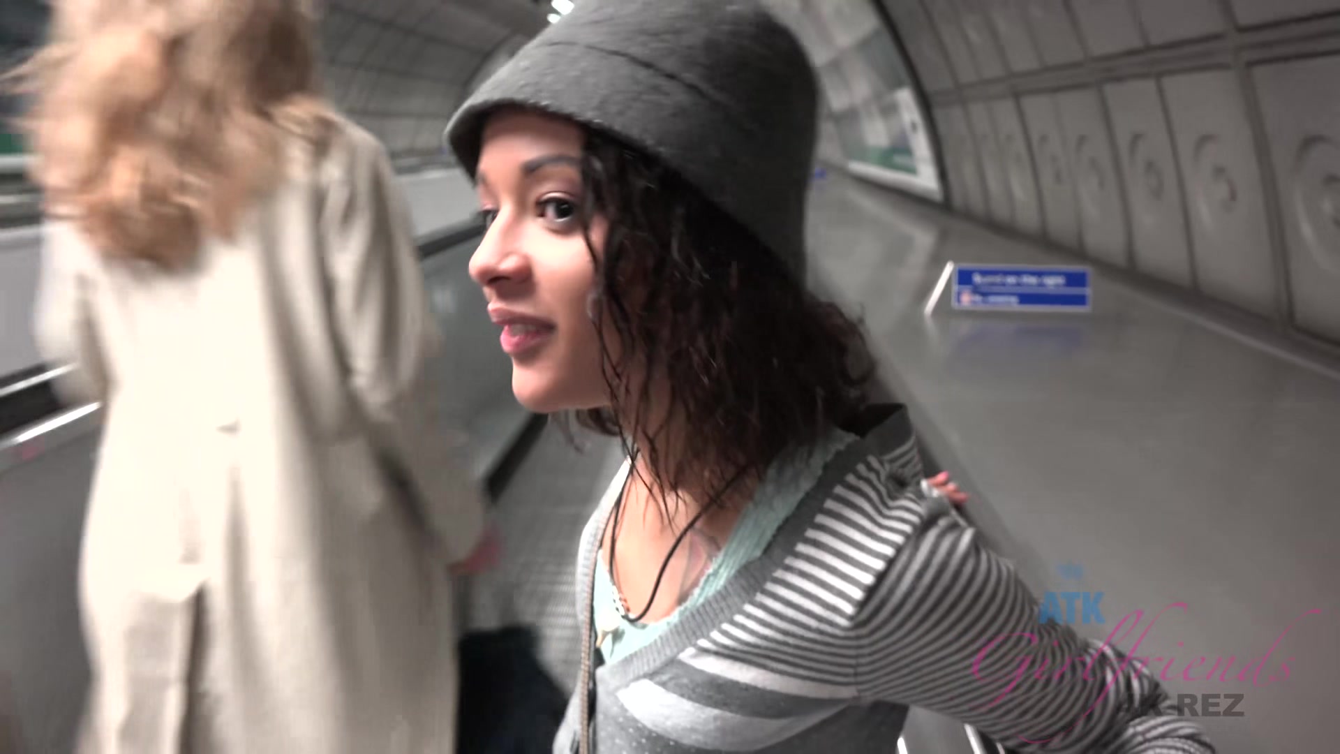 Virtual Vacation London Holly Hendrix 3/6