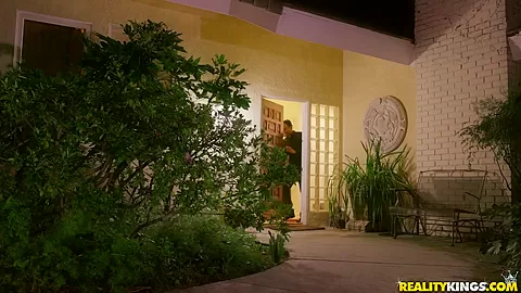 Alex Legend & Abella Danger in curbed - RealityKings