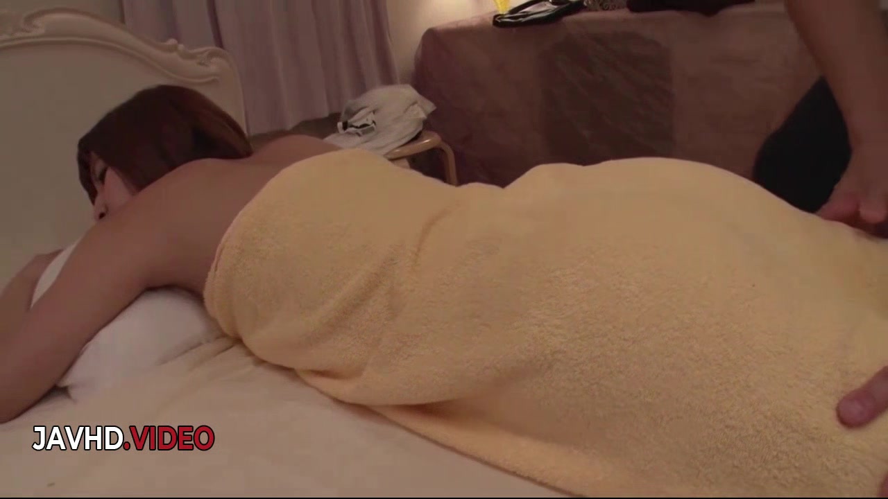 Massage reveals seductive Asian babe who sucks cock like a goddess then fucks hard