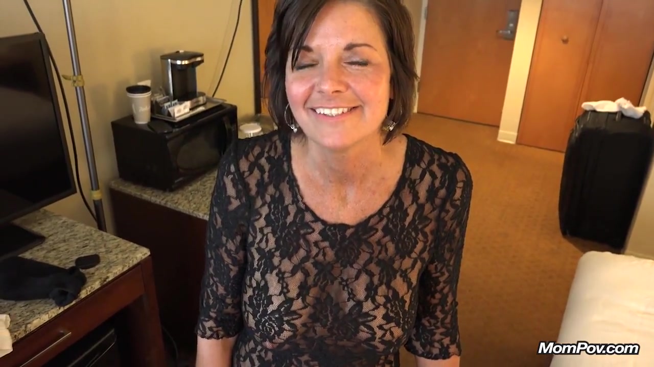 Country MILF gets a big facial
