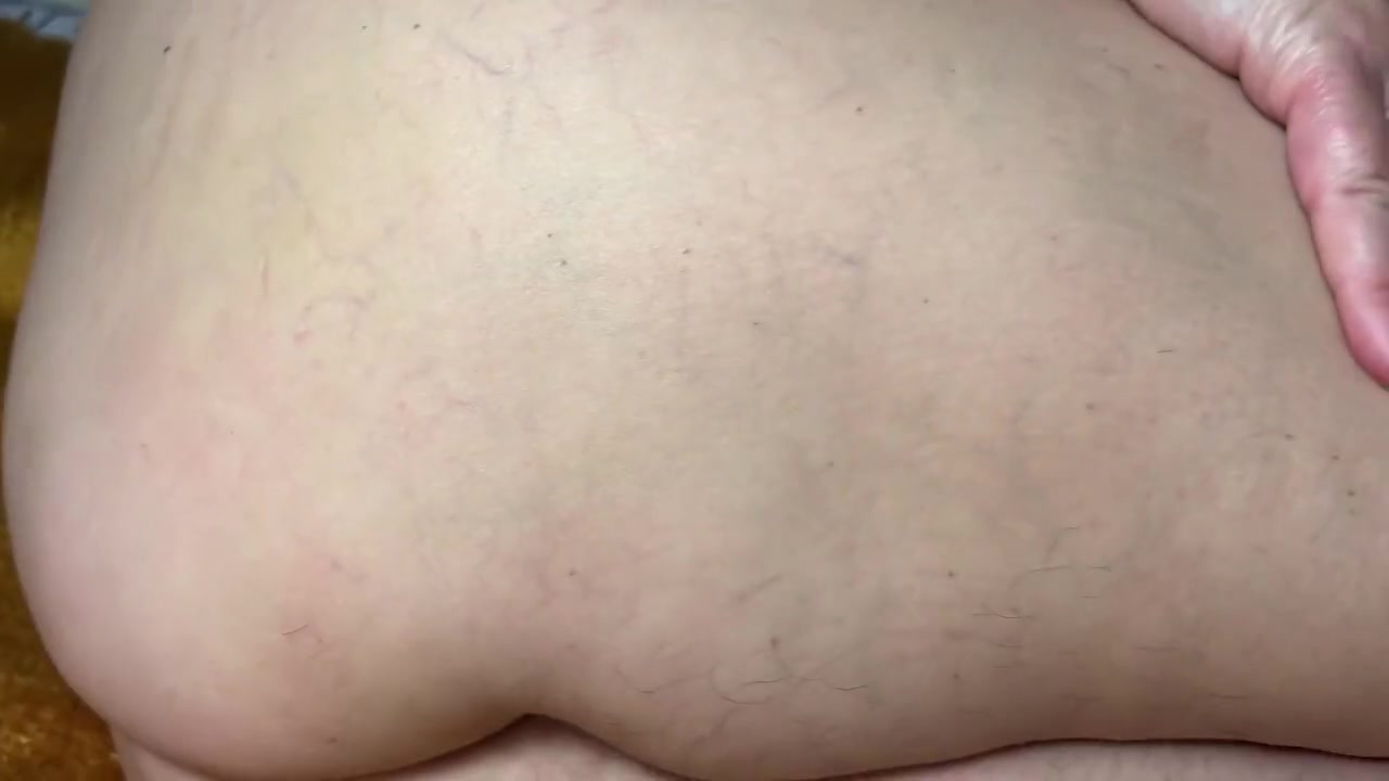 Ellie Presents A Beautiful And Pleasant Striptease