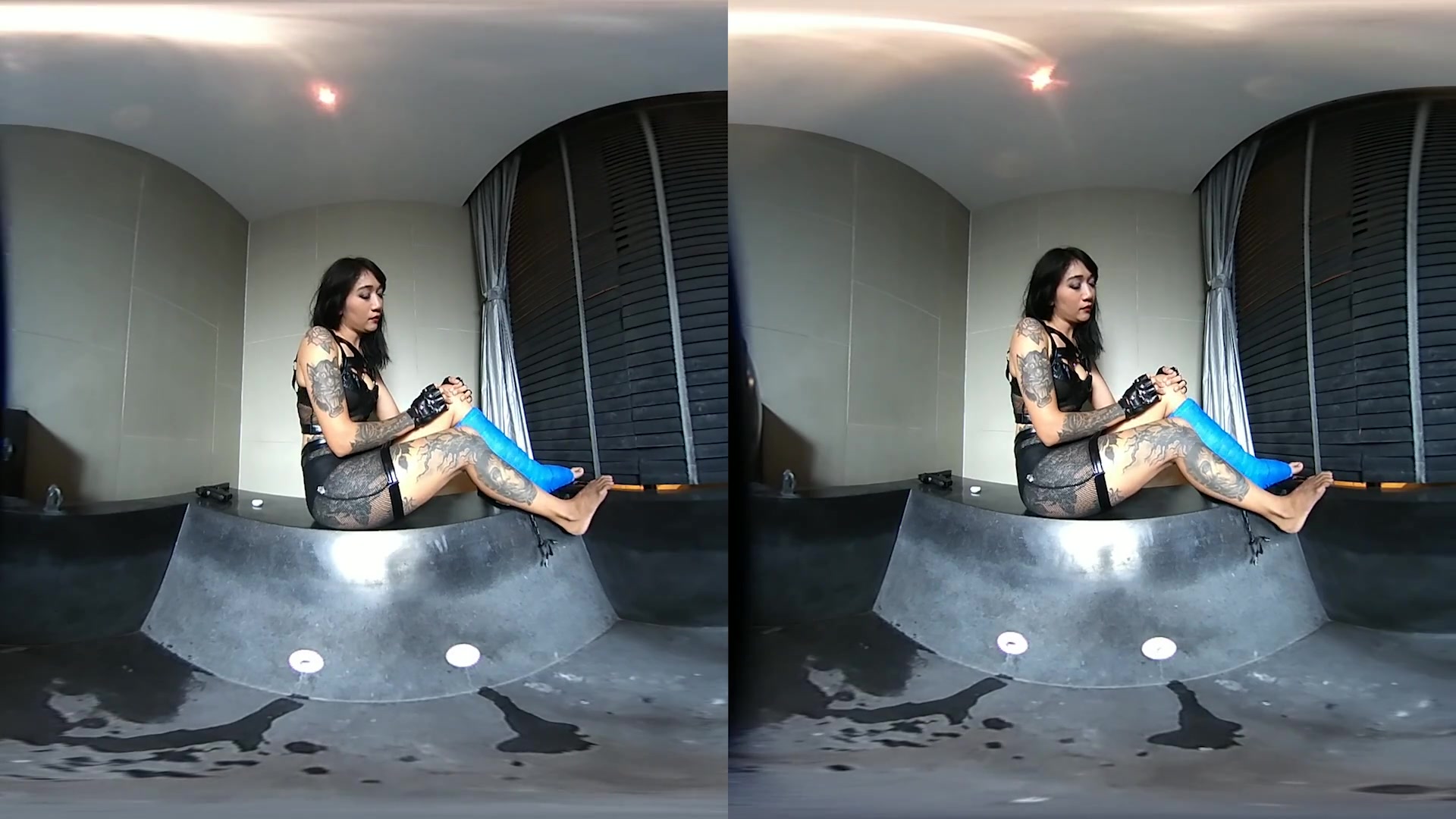 Short Cast Leg And Dominatrix Outfit (SCL) - VRpussyVision