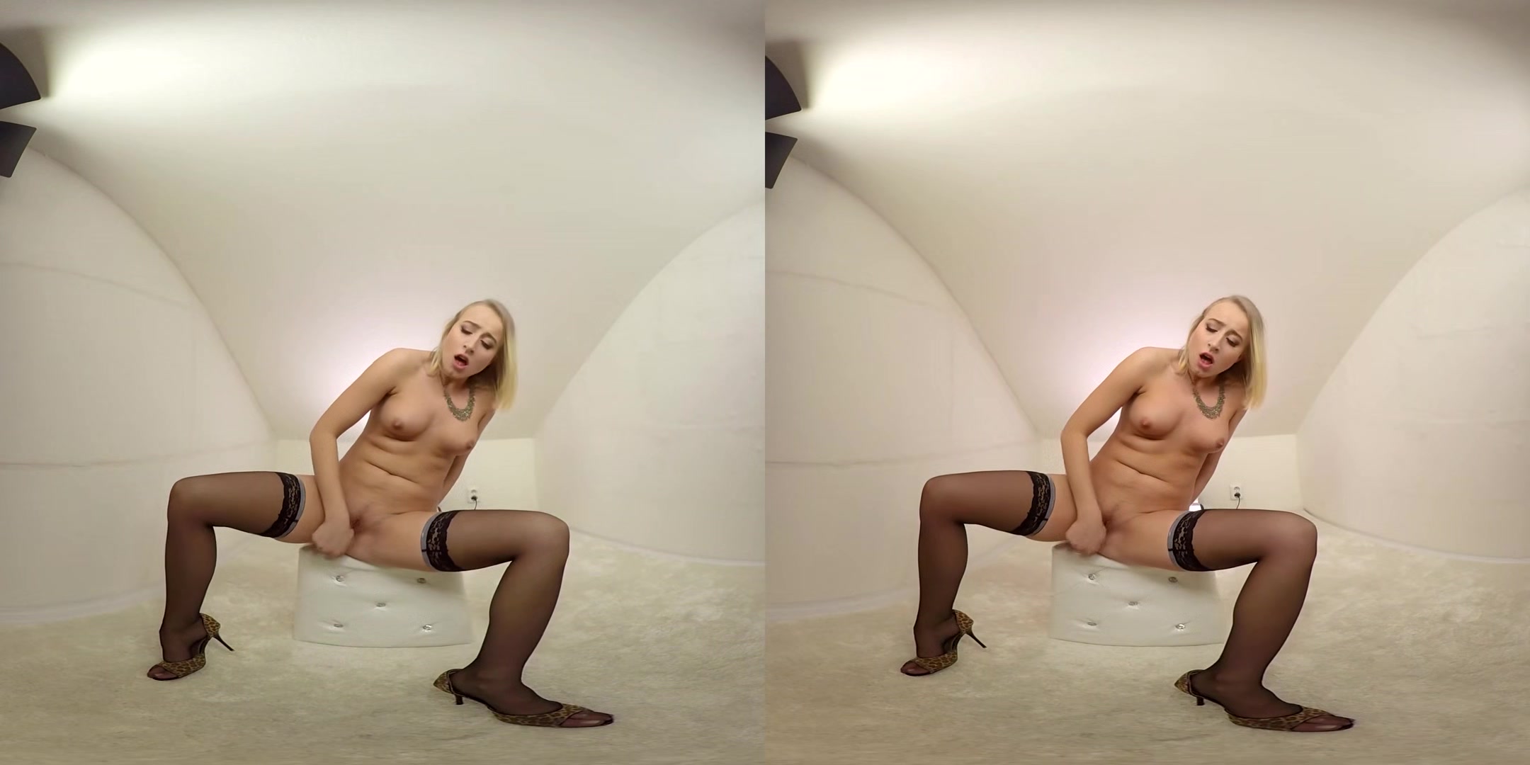 257 - Gianna Ray - Petite Blonde Solo Model Striptease Toying