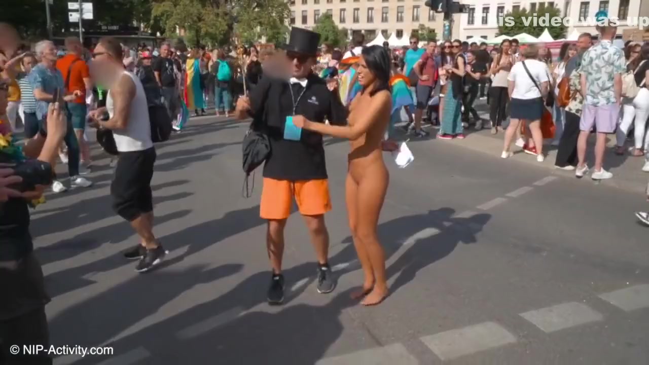Nude In Public Video Girl Strips Naked And Takes A Walk Thr