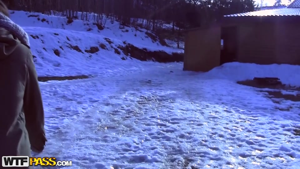 Smutty pick up sex instead of snowboarding