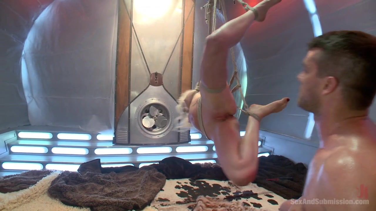 Ramon Nomar Lorelei Lee in The Submission of Barbarella - SexAndSubmission
