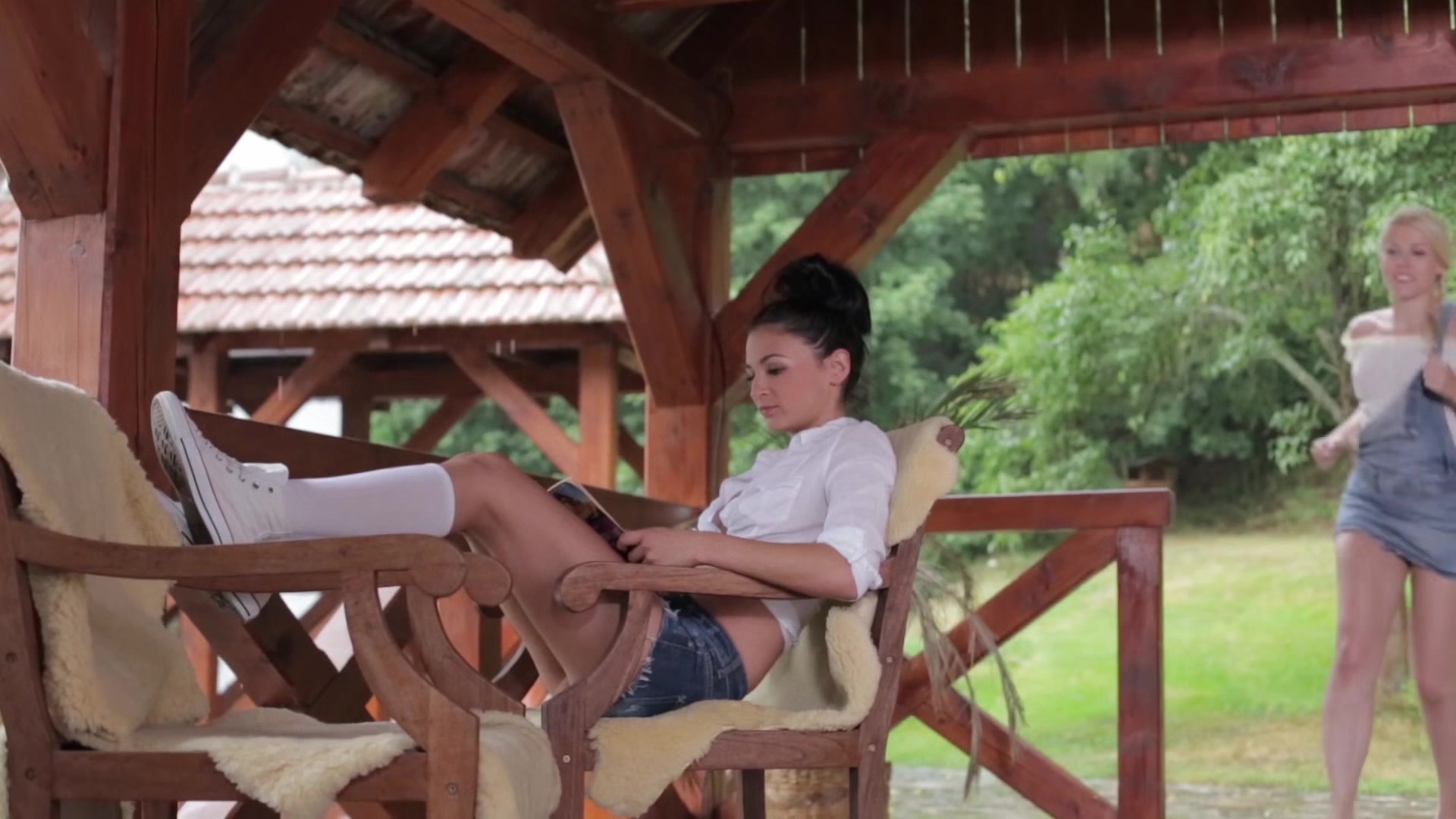 Selkes Stories Scene 1 - Sindy Black & Sweet Cat - VivThomas
