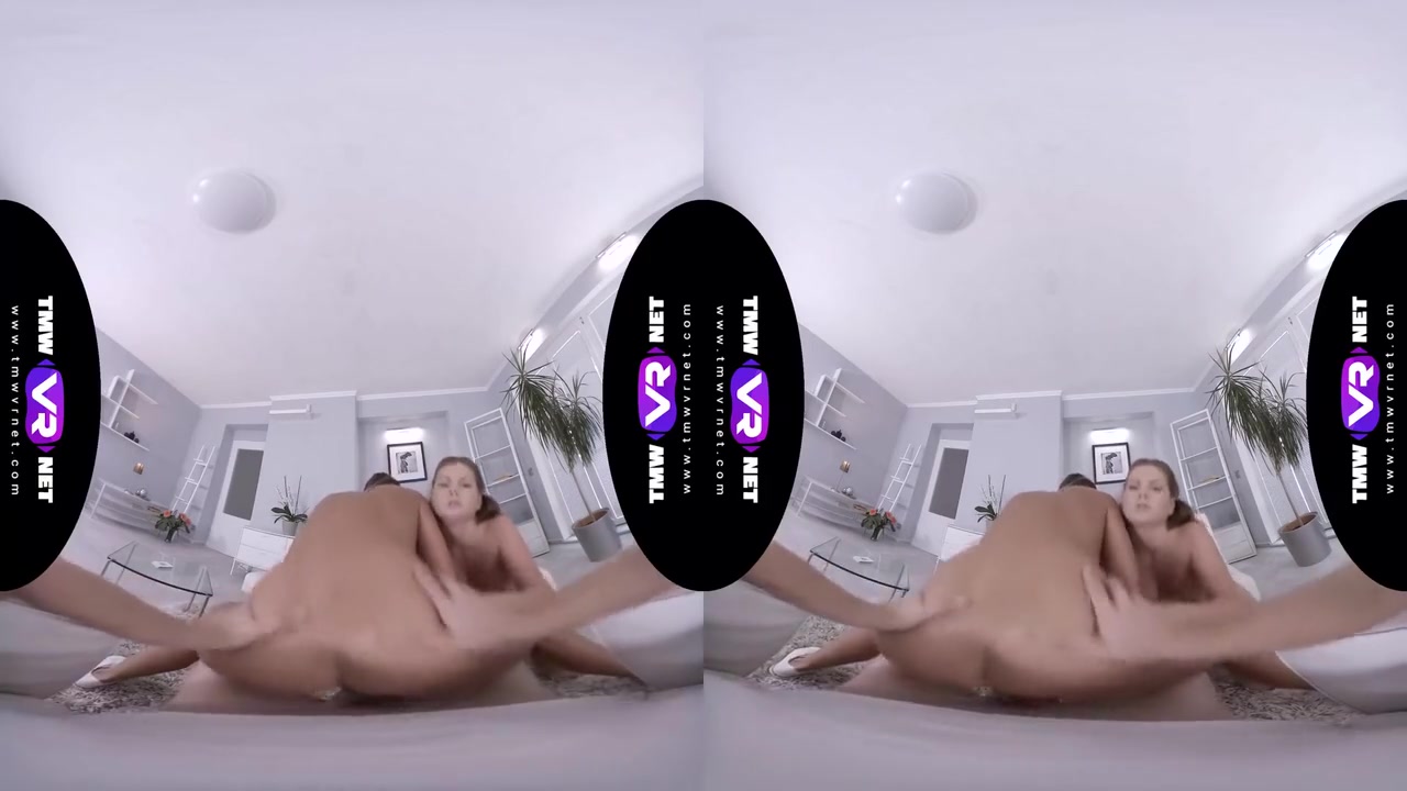 Mia Card Play Becomes A - Virtual Reality And Naomi Bennet