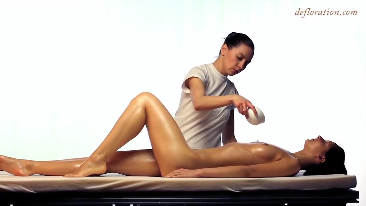 Sexy Babe Vera Moans Hard On Her First Massage