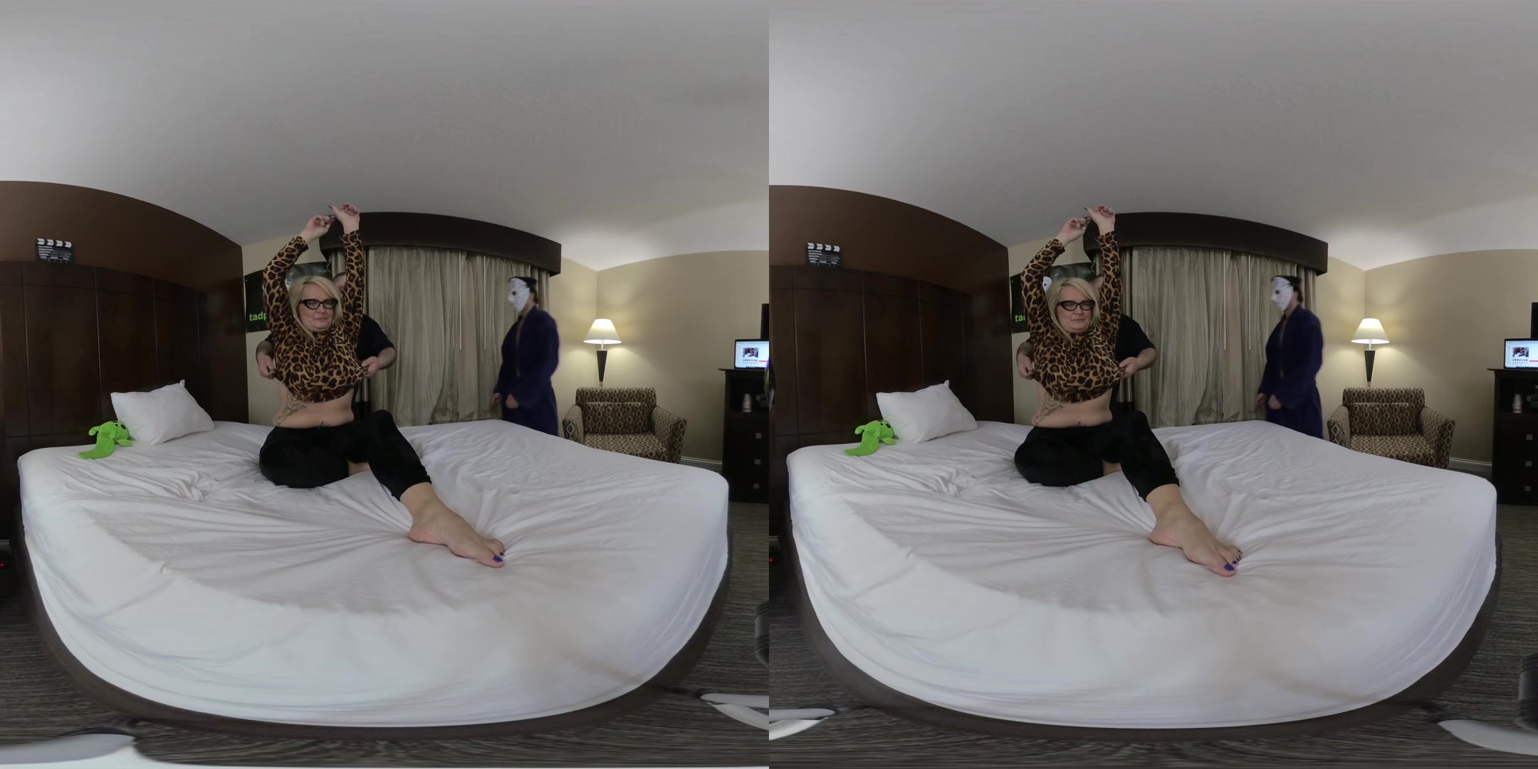 MILF Ivy Carlson Mini Gangbang 1 of 2 with Creampie - TadPoleXXXStudio