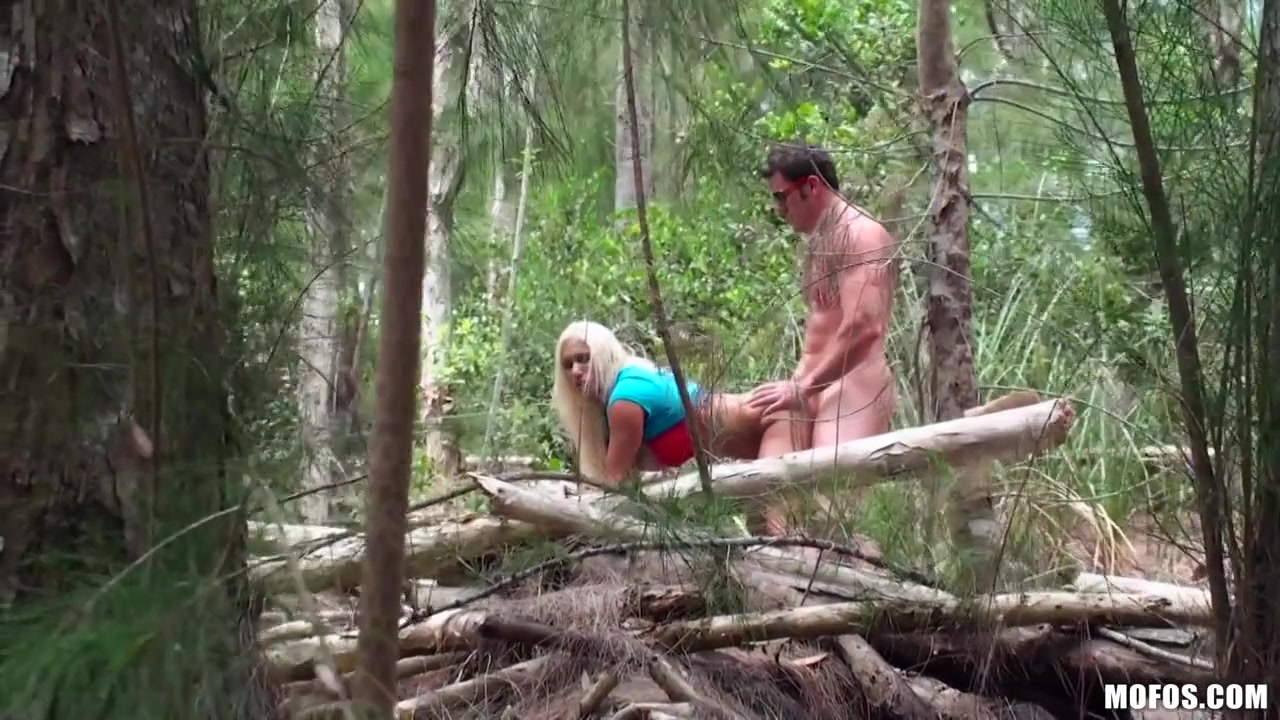Ashlee Chambers in MILF Thinks She's Sneaky - MofosBSides