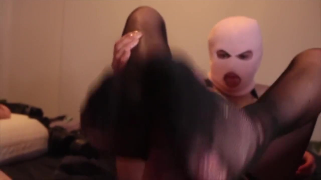 Slut Gives Slick Wet Heeljob / Footjob