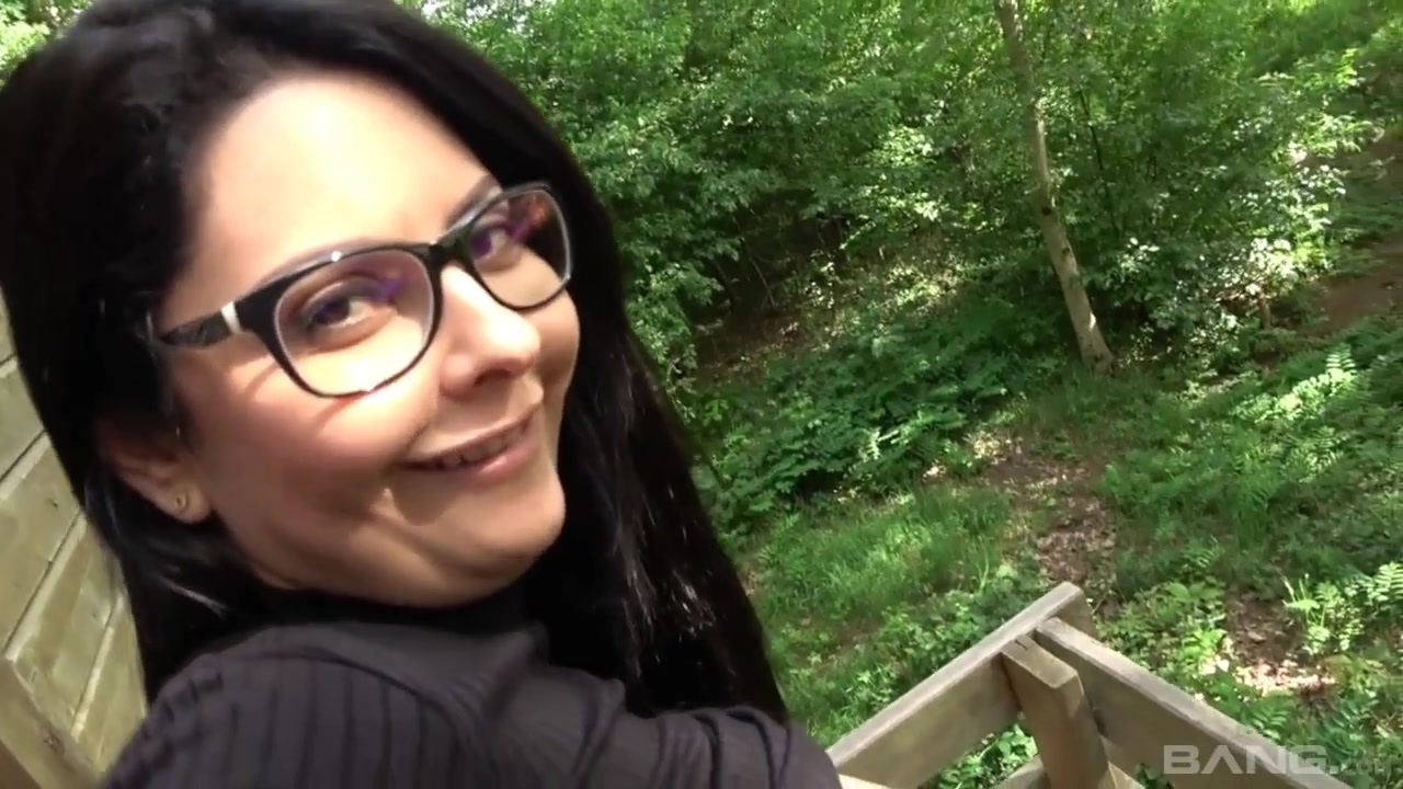 Mariskax leaves her glasses on during anal