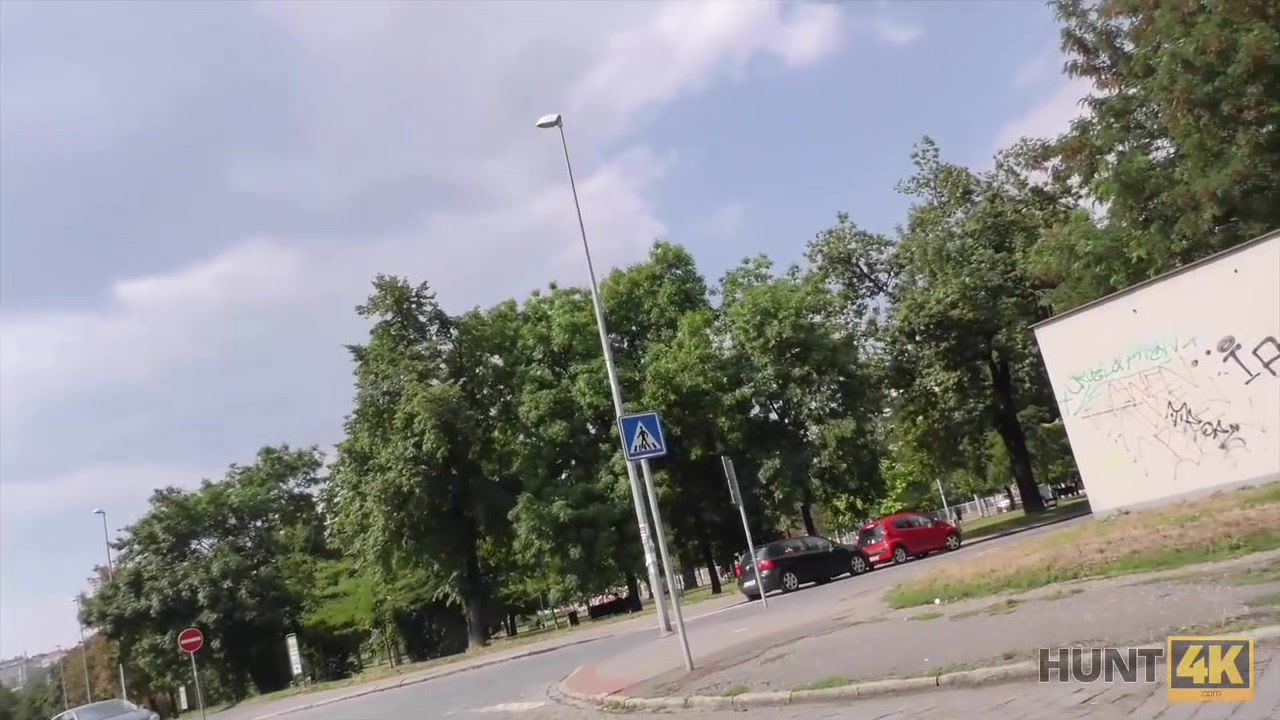 HUNT4K. Lavventurosa Denisse e felice di fare sesso per soldi a Praga
