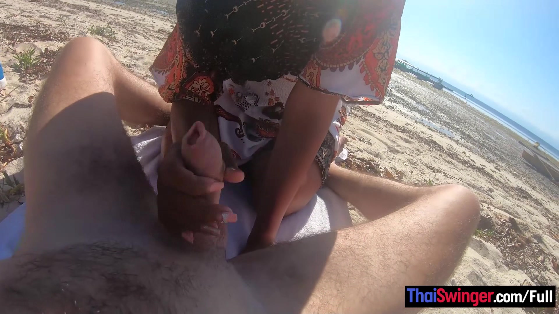 Beach sex in public with big ass Thai girlfriend who has an amazing big ass