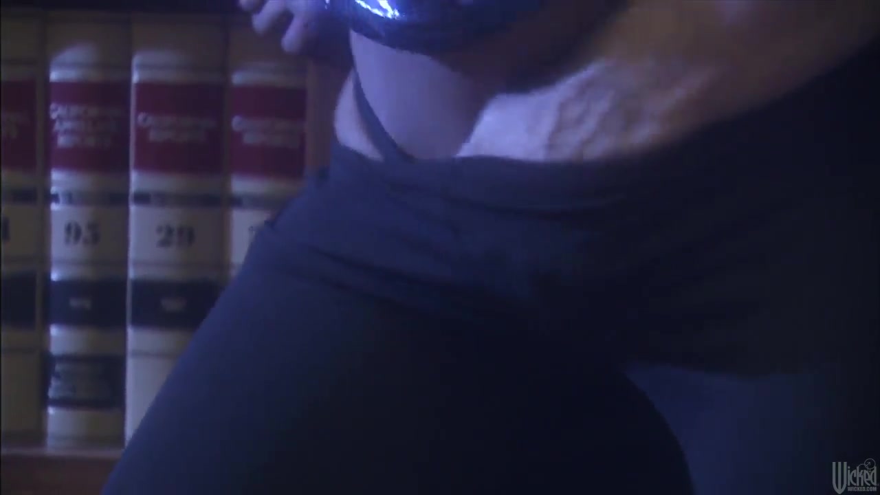 Bad girl Kaylani Lei seduced the policeman