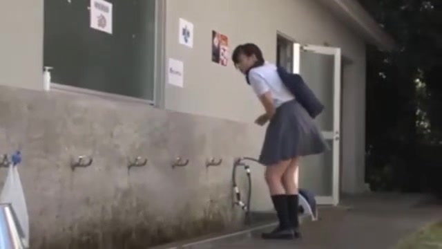 05750,A woman who is fucked and writhes in agony