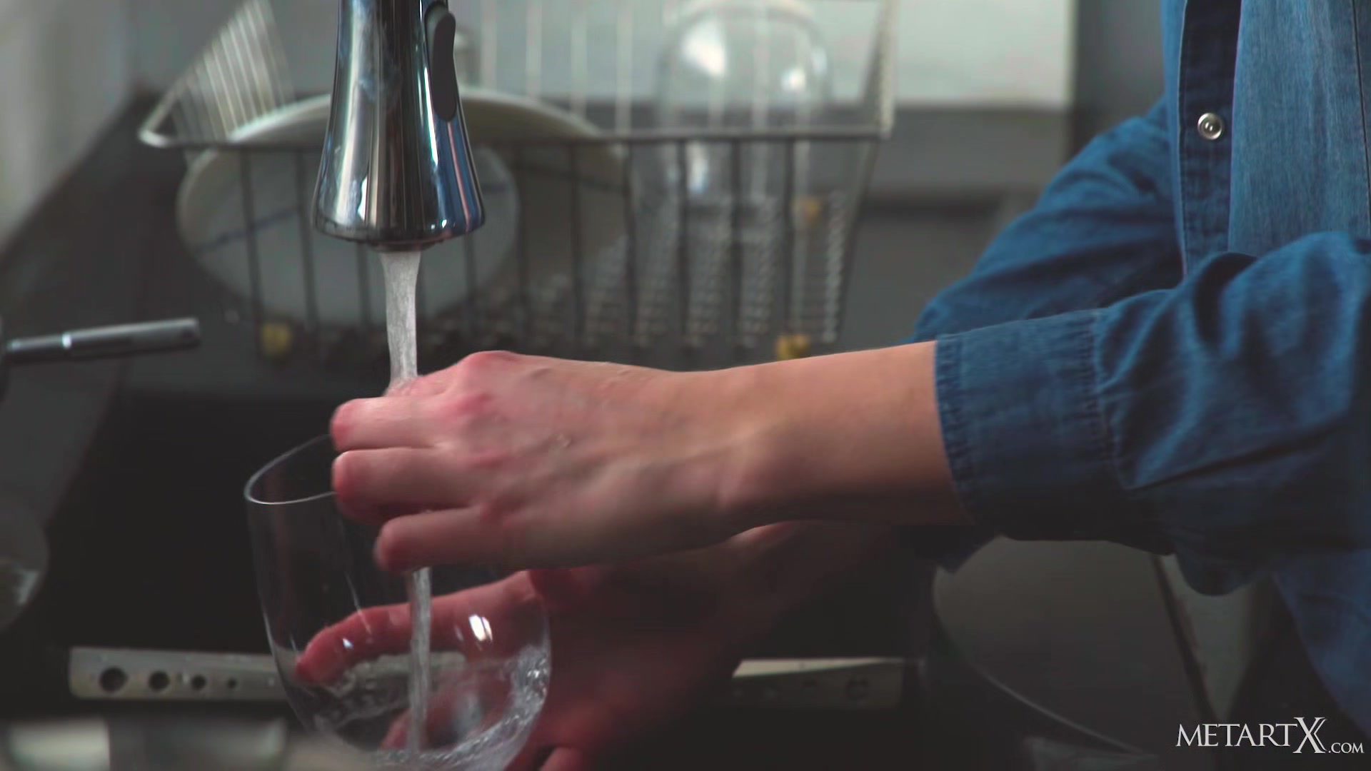 Dishwashing 2 - Amelia Gin - MetartX