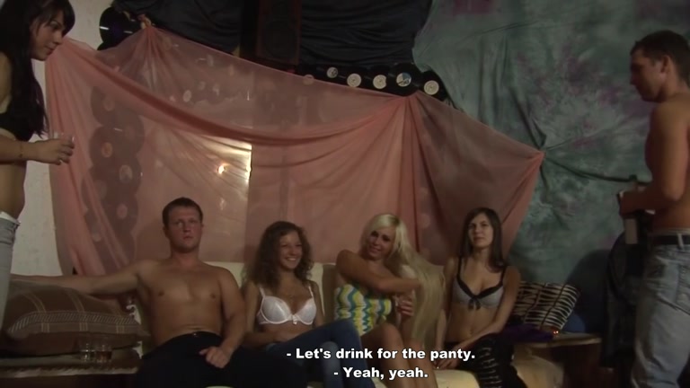 Group fucking at a wild student 18+ party