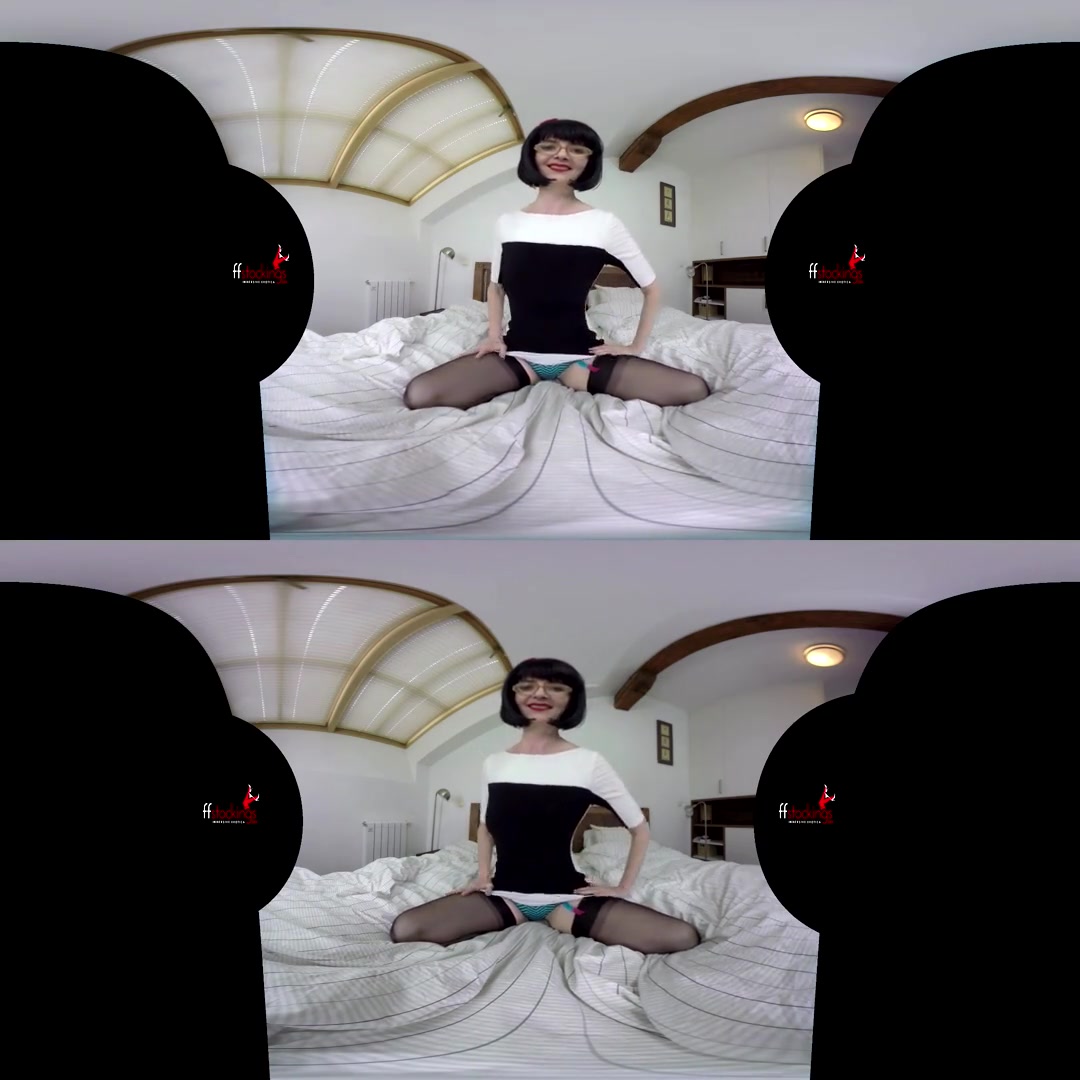 Naughty Julia in Smokin Hot Panties in Virtual Reality - FFStockings