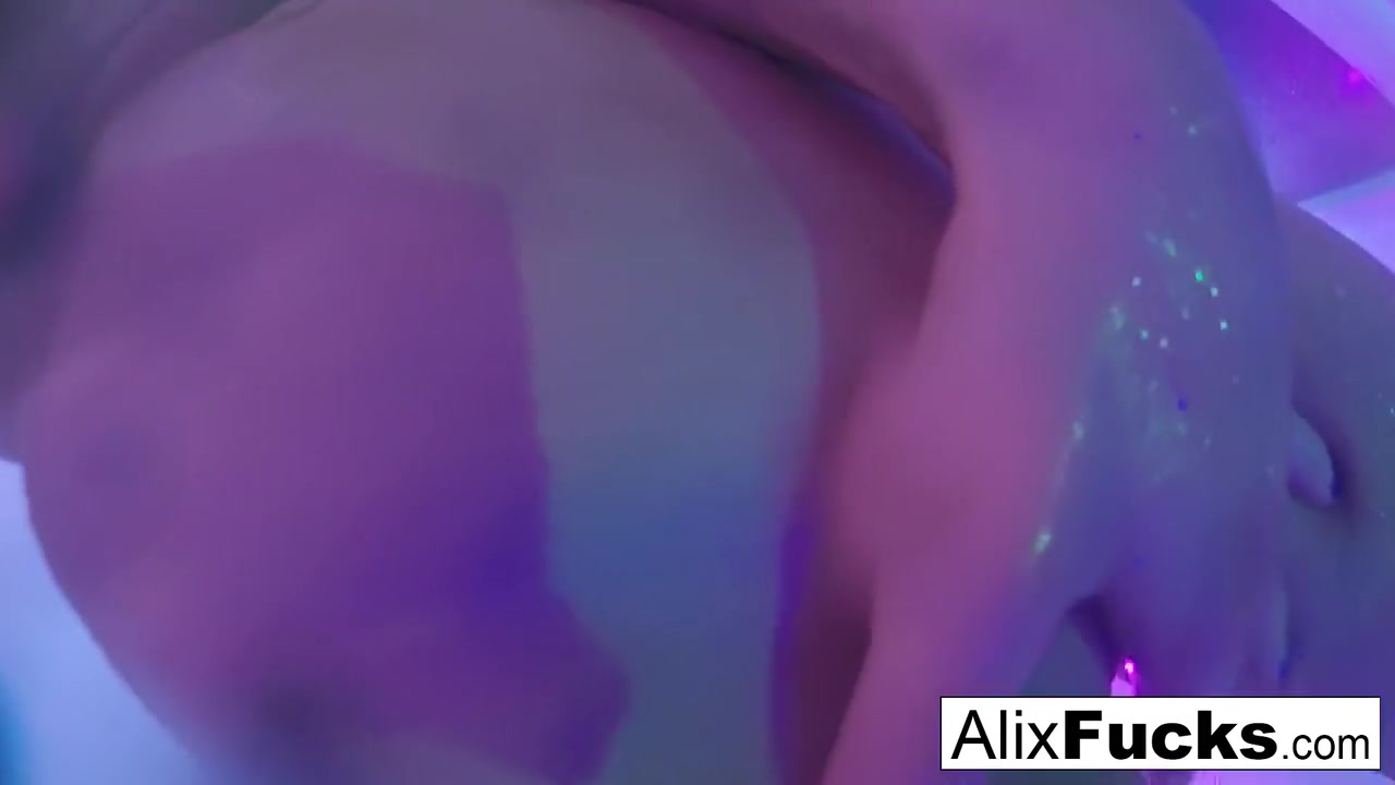 Alix Lynx - Sexy Shower With