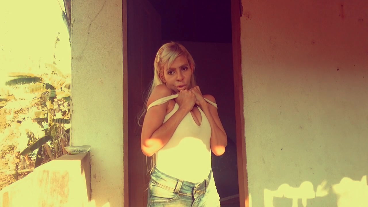 Buns In The Sun - Carlabrazil