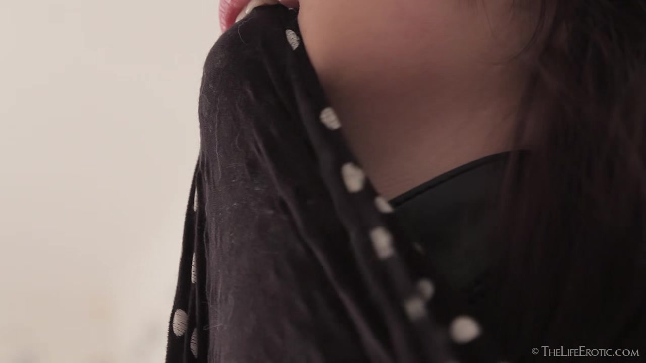 Wet Chain - Ruta - TheLifeErotic