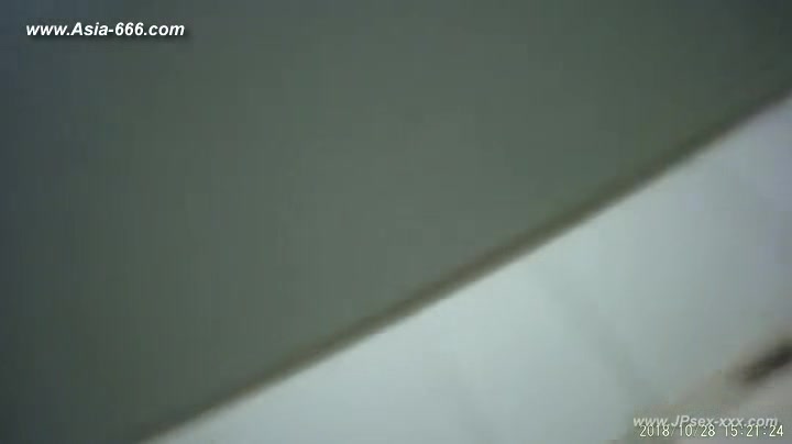 chinese girls go to toilet.122
