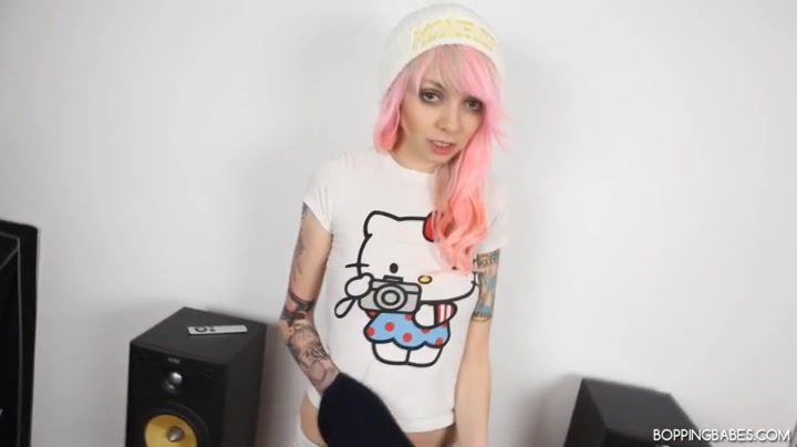 Minni - Testing My Speakers - BoppingBabes