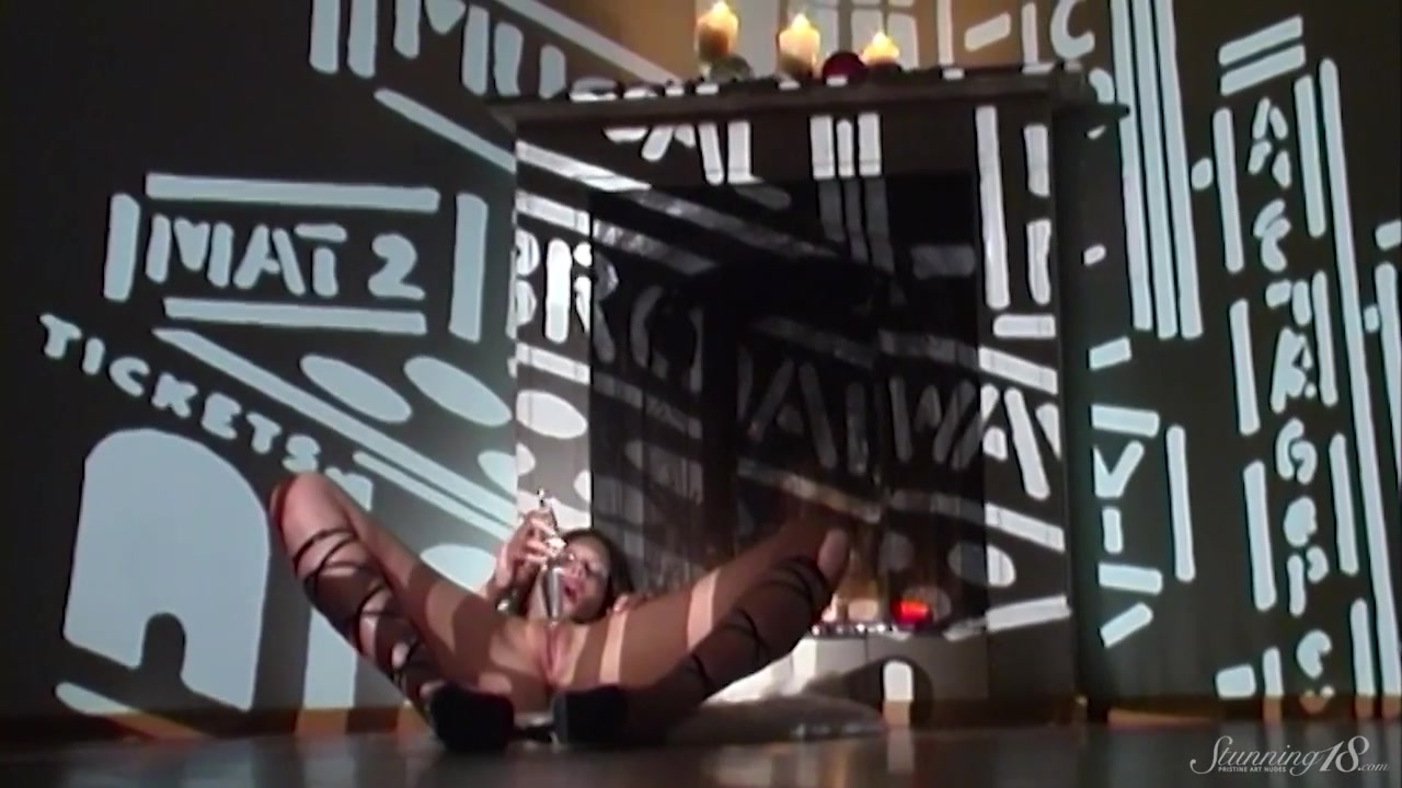 Solo Performance Of Sexy Maniac Anoushka E With Glass Dildo!