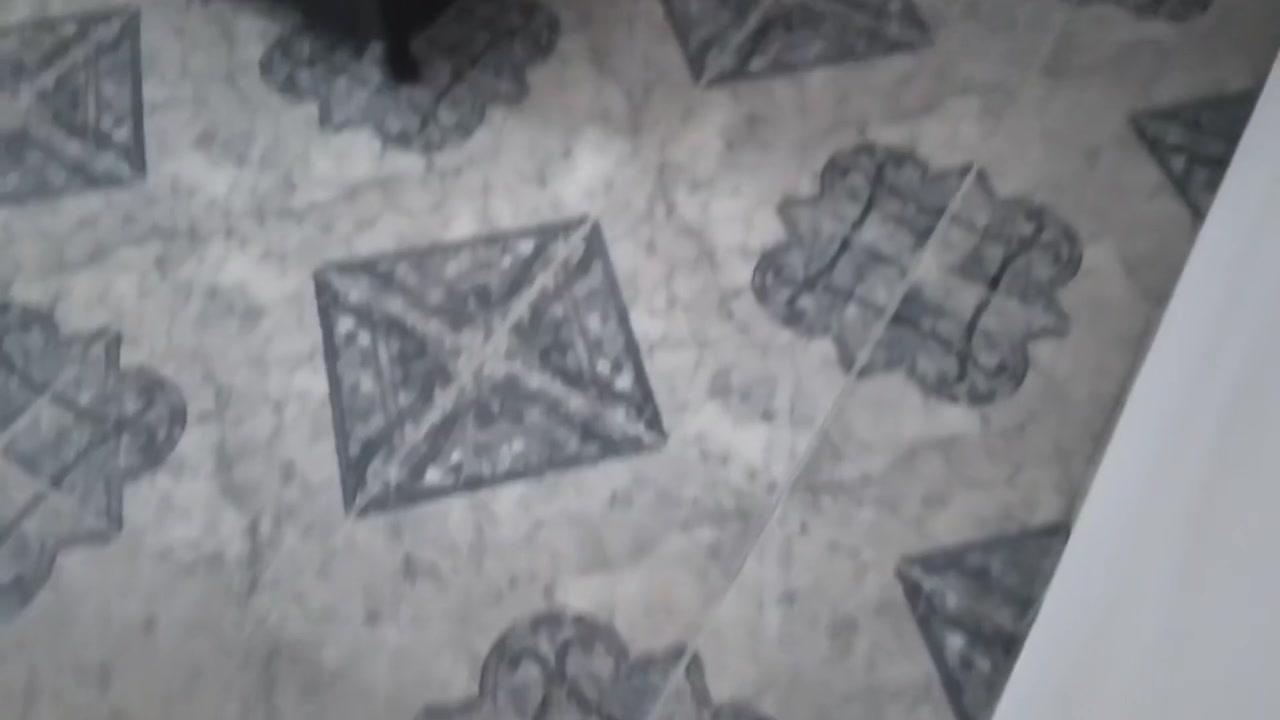 Espio A Prima De Mi Esposa Mientras Se Viste Despues De Ducharse