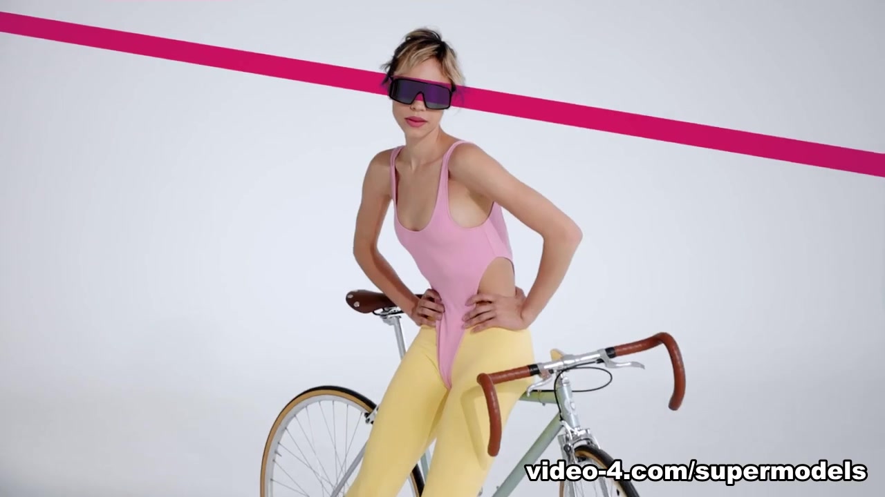 Get Physical with Sia Osobennaya - SuperbeModels