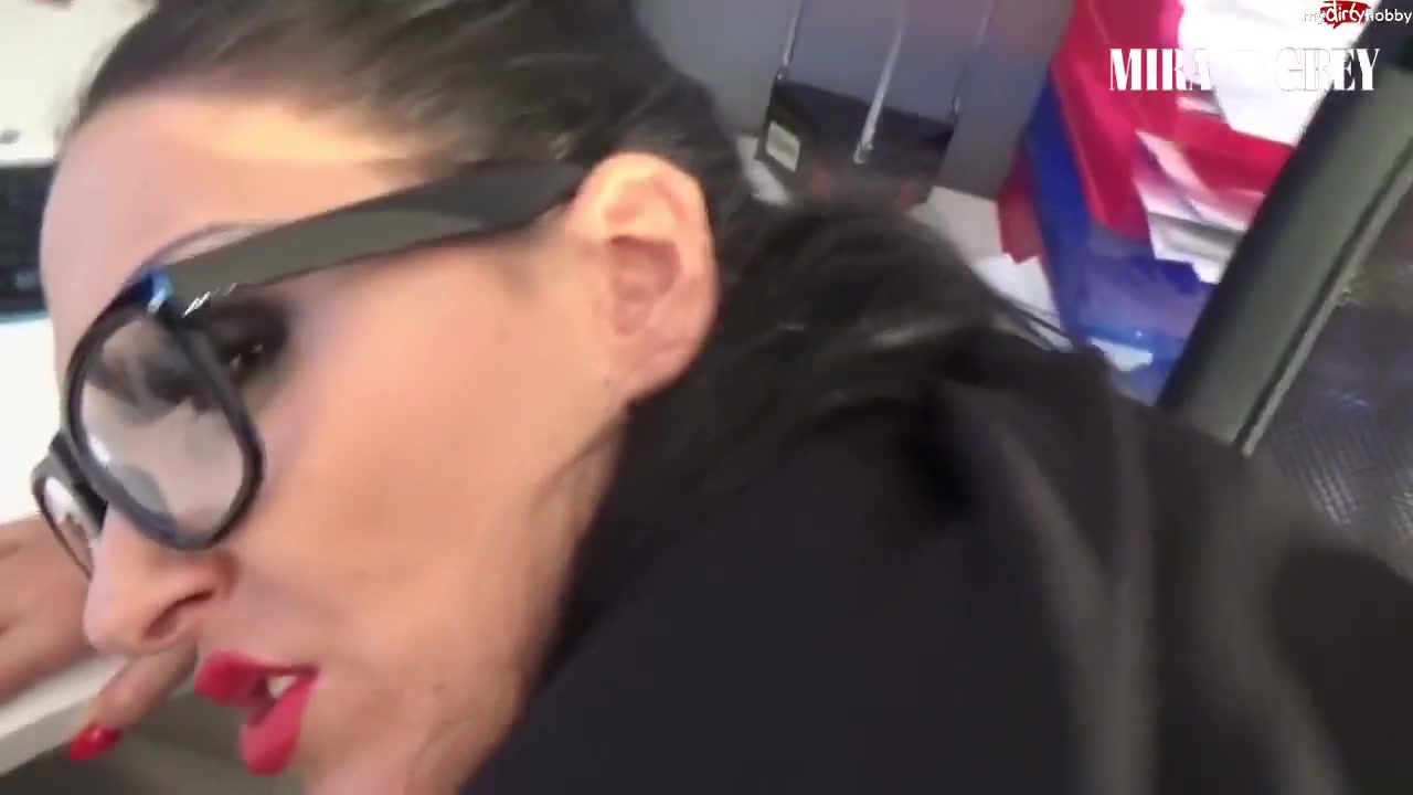 Mira Grey In Buro Bitch Bekommt Xxl Sperma Infusion