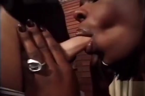 Hungry black lady-man sucks White penis