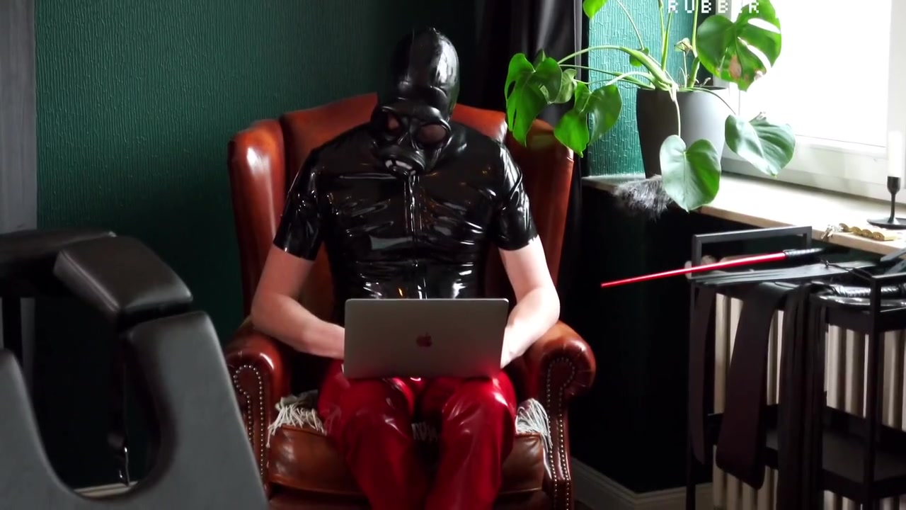 Latexslut Training In The Homeoffice