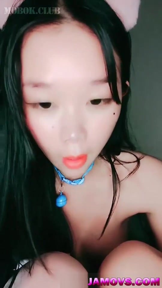 Chinese Cutie Masturbating