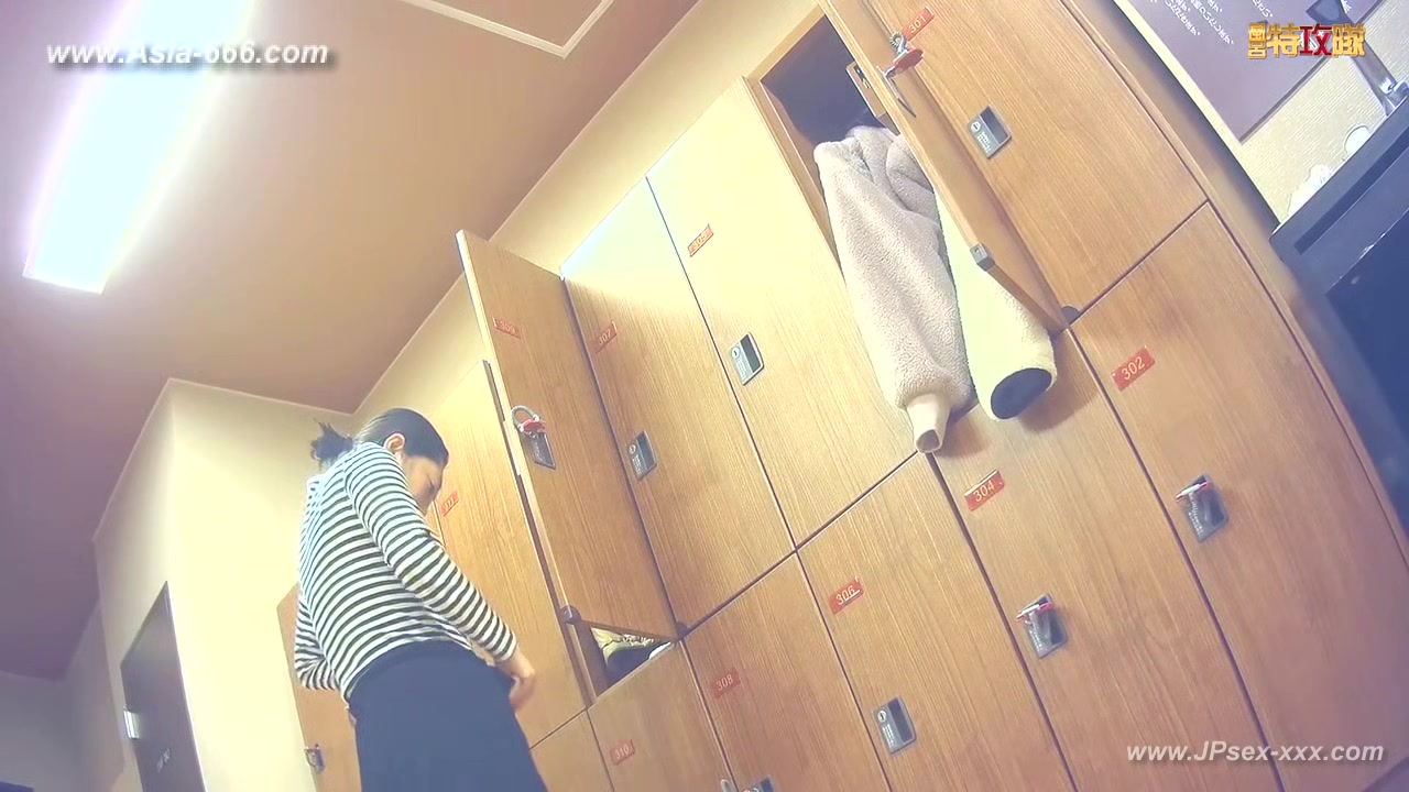 japanese public bathroom changeroom.66