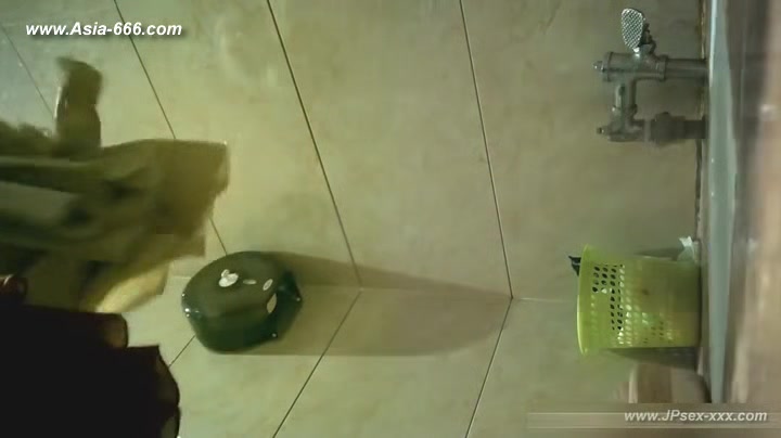 chinese girls go to toilet.104