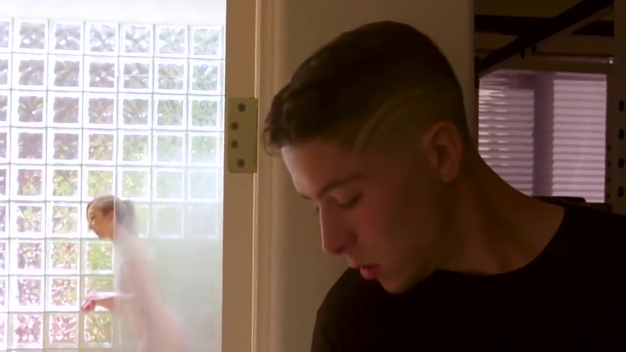 Stepsister gets eaten out
