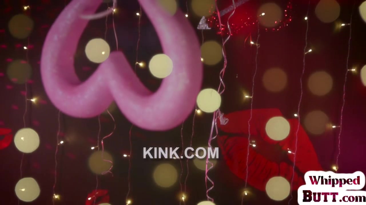 Inked dyke mistress fingering and toying her submissive