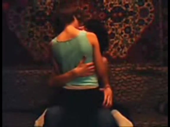 Girlfriend gives a private sex lesson ended with facial