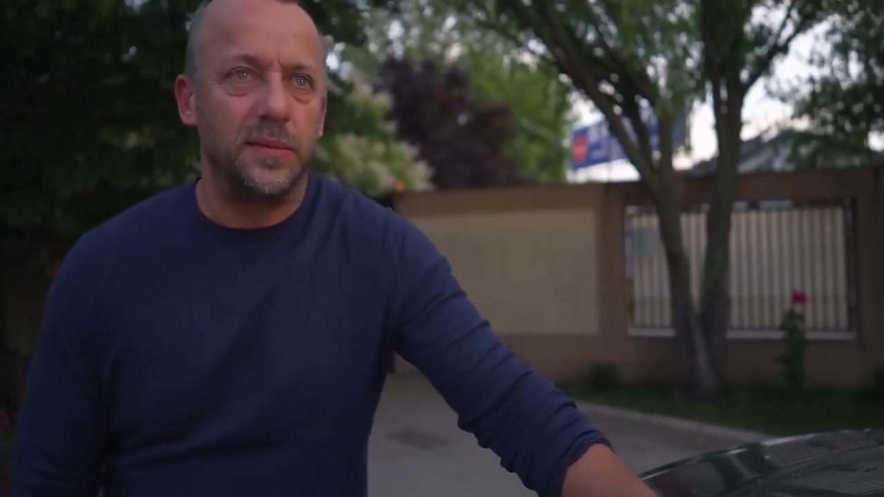 Millionaire Fucks At The Pool