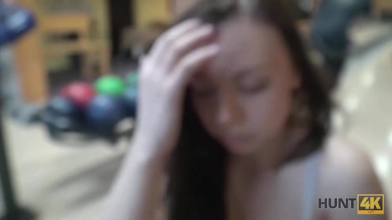HUNT4K. Stranger promises a lot of cash for passionate sex in bar