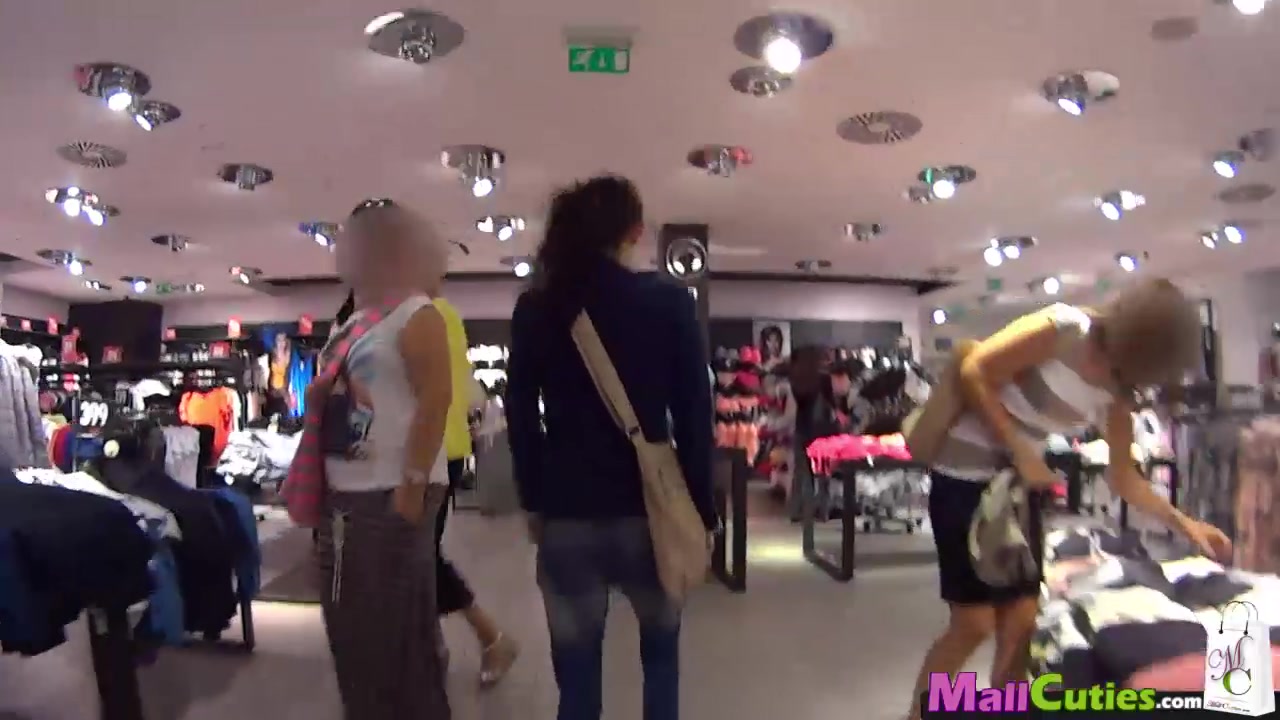Mallcuties brunette girl is sucking cock in changing room