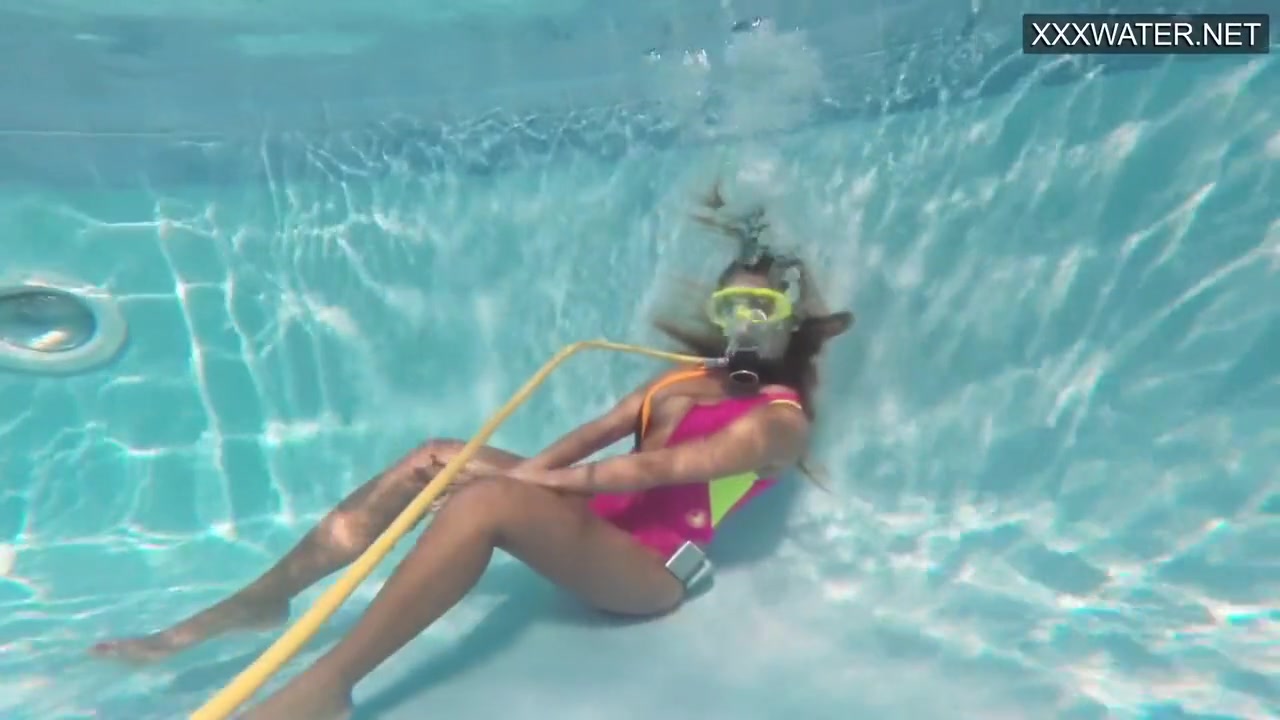 Platinum Blonde Irina Super Beauty Underwater