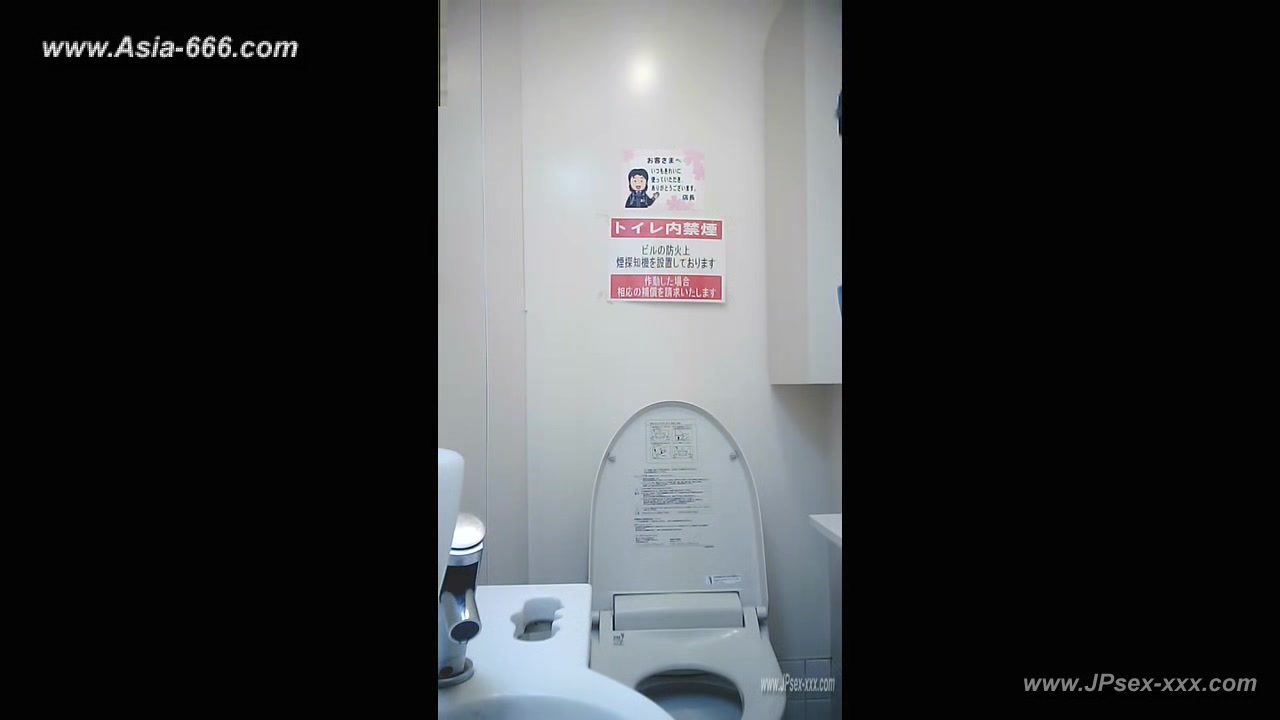 peeping asian office lady go to toilet.6