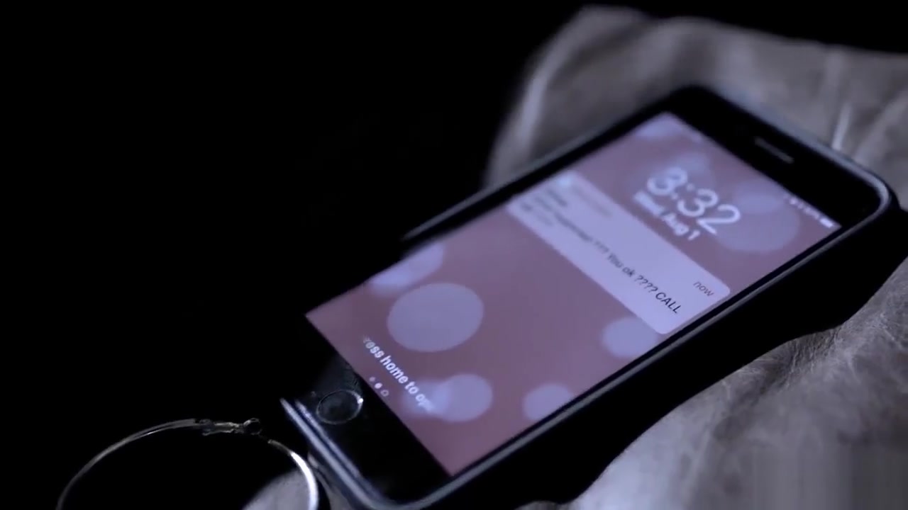 Babysitter lies to BF over phone while cheating on him